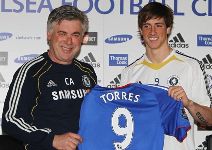 1. Premier League – Fernando Torres (từ Liverpool đến Chelsea, tháng 1/2011 – 50 triệu bảng): Torres trải qua mùa giải đầu tiên nhiều khó khăn khi Drogba vẫn có mặt trong đội hình và chưa bắt nhịp được với lối chơi. Ở mùa 2011/12, Andre Villas-Boas đưa anh lên đá chính, nhưng Torres tịt ngòi trong phần lớn mùa giải và ghi tổng cộng 11 bàn (trung bình 206 phút/bàn). Tuy nhiên anh có dấu hiệu hồi sinh ở cuối mùa, đặc biệt là khi đá cùng Juan Mata, góp phần giúp Chelsea đoạt Champions League và FA Cup. Mùa này anh đang “thăng” khi Eden Hazard xuất hiện.